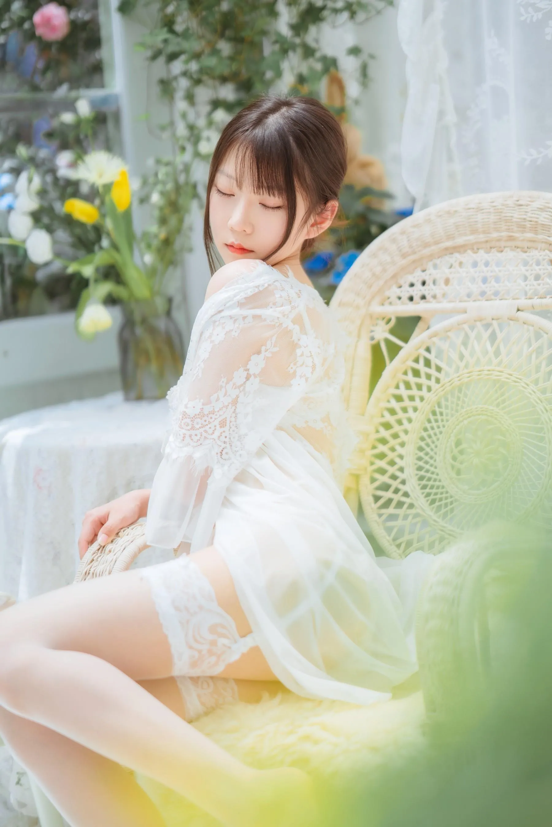 [艺图语] 2022.05.16 花房阳光少女 香草喵露露 [32P]插图1